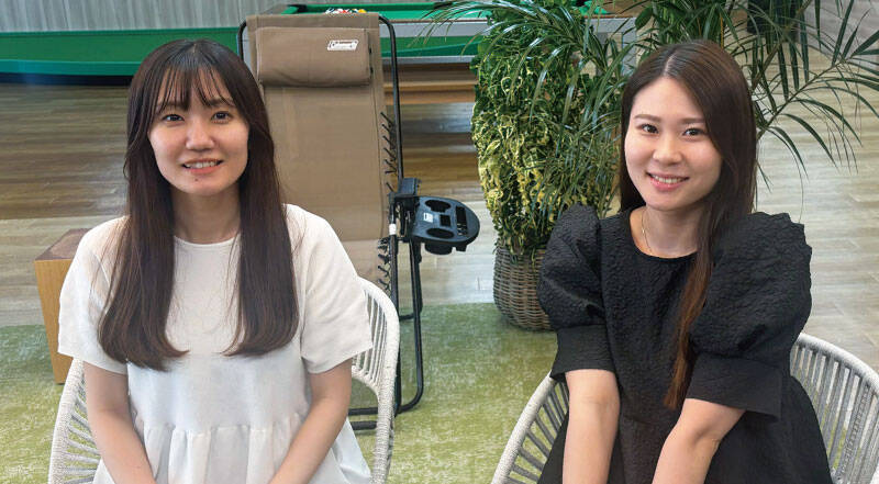 2人の女性社員の写真