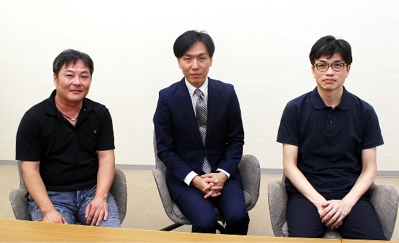 篠原係長・鈴木係長・柘植係長の写真