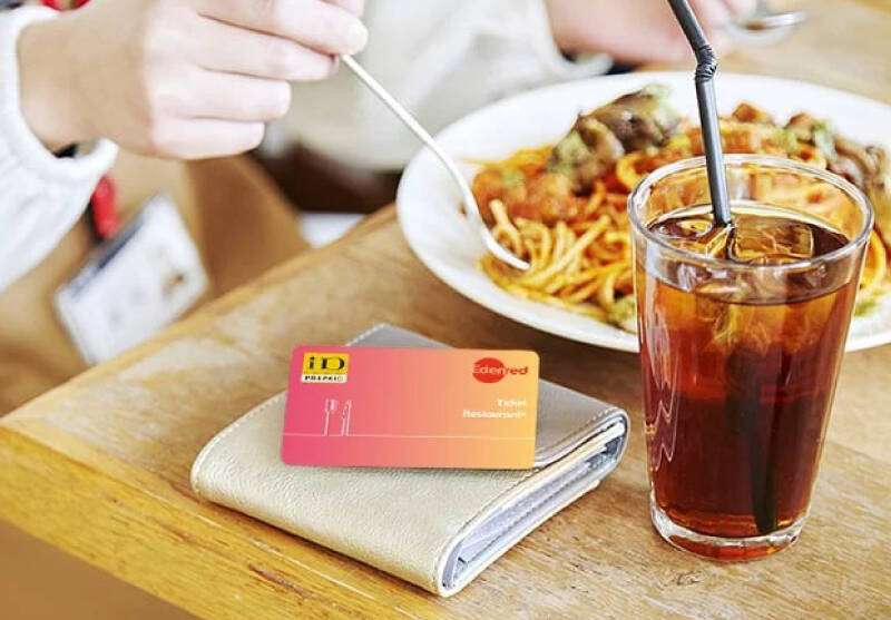 パスタを食べている写真