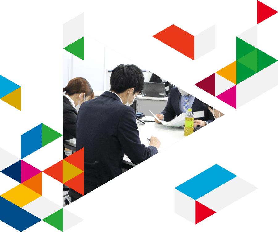 説明を受けている社員の写真